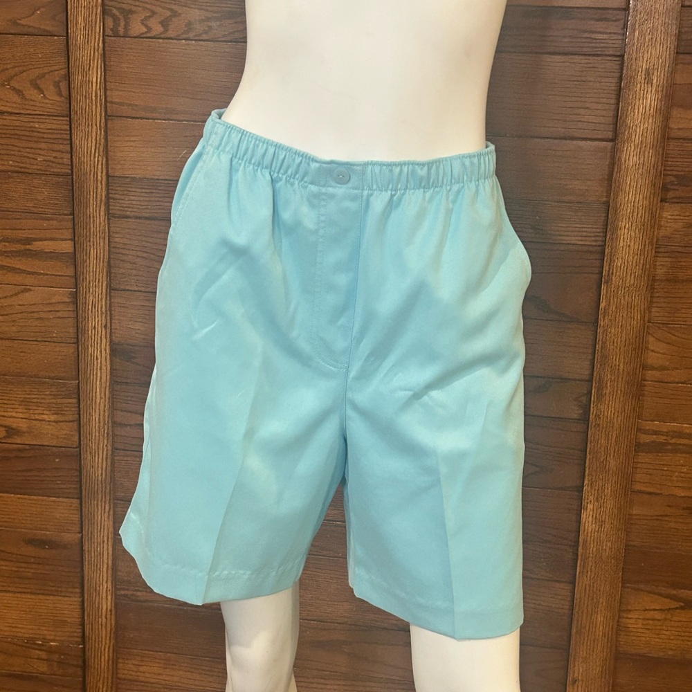 Vintage. Alia. Petites. Size 10P. Women’s  Light Blue Shorts